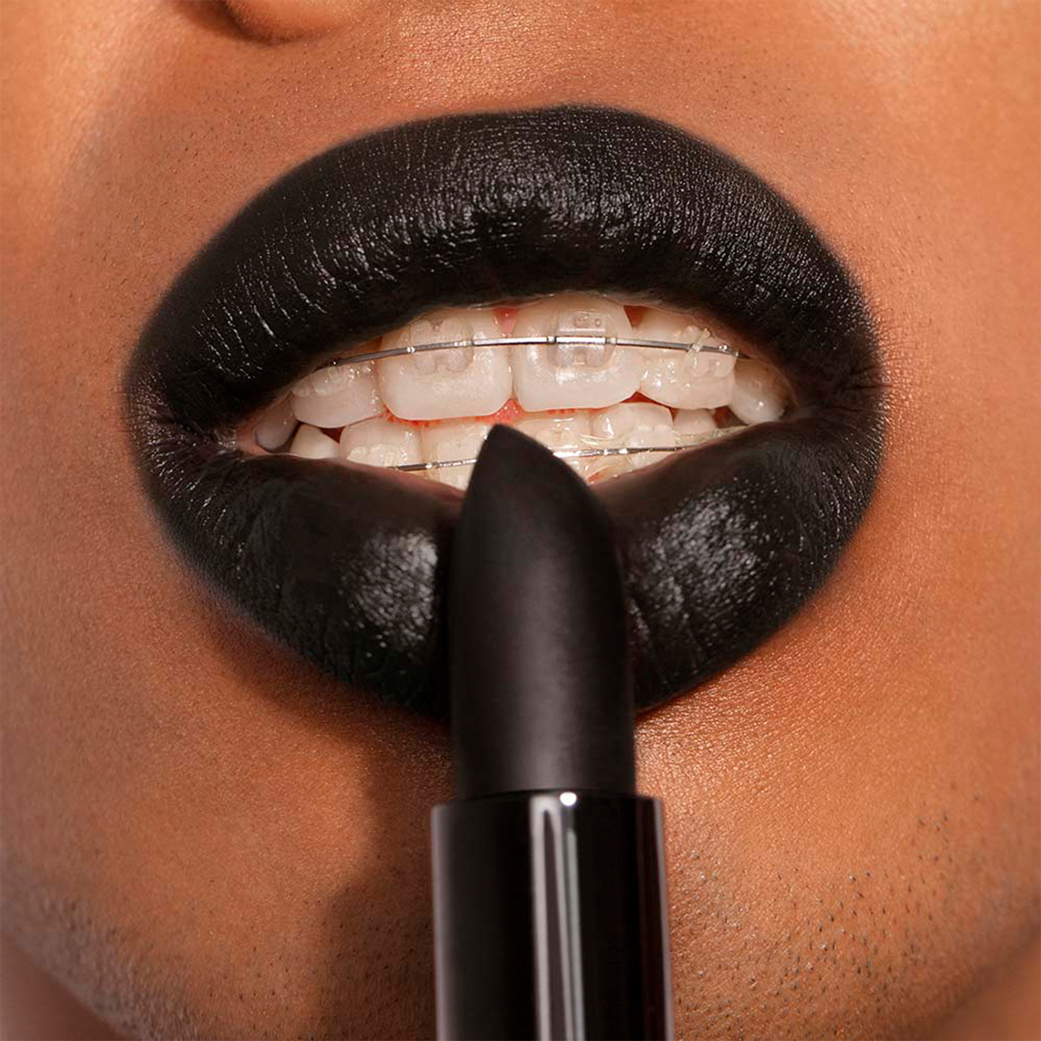 THE LIPSTICK (LABIAL EN BARRA)